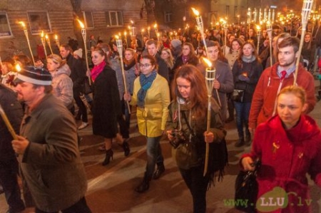 Fotoziņa: LLU piedalās Lāpu gājienā Jelgavā