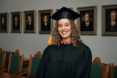 Gabriela Sauliša diplomprojektā izstrādā ožu attīstošu un interaktīvu paklāju kucēniem